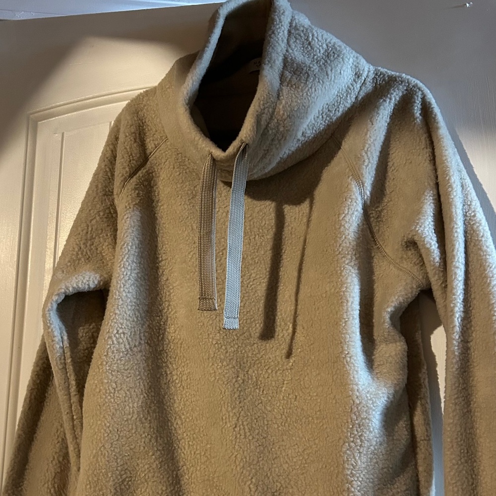 NWT Martha Stewart Sherpa Pull Over Top M